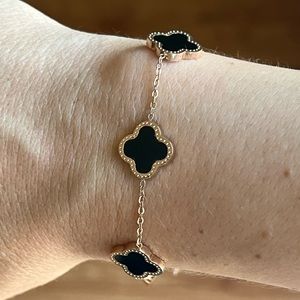 Four Leaf Clover Bracelet. 18k rose gold. Black